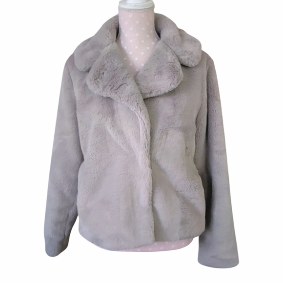ABERCROMBIE & FITCH Faux Fur Jacket M Soft Cropped Gray Coat - Picture 1 of 8